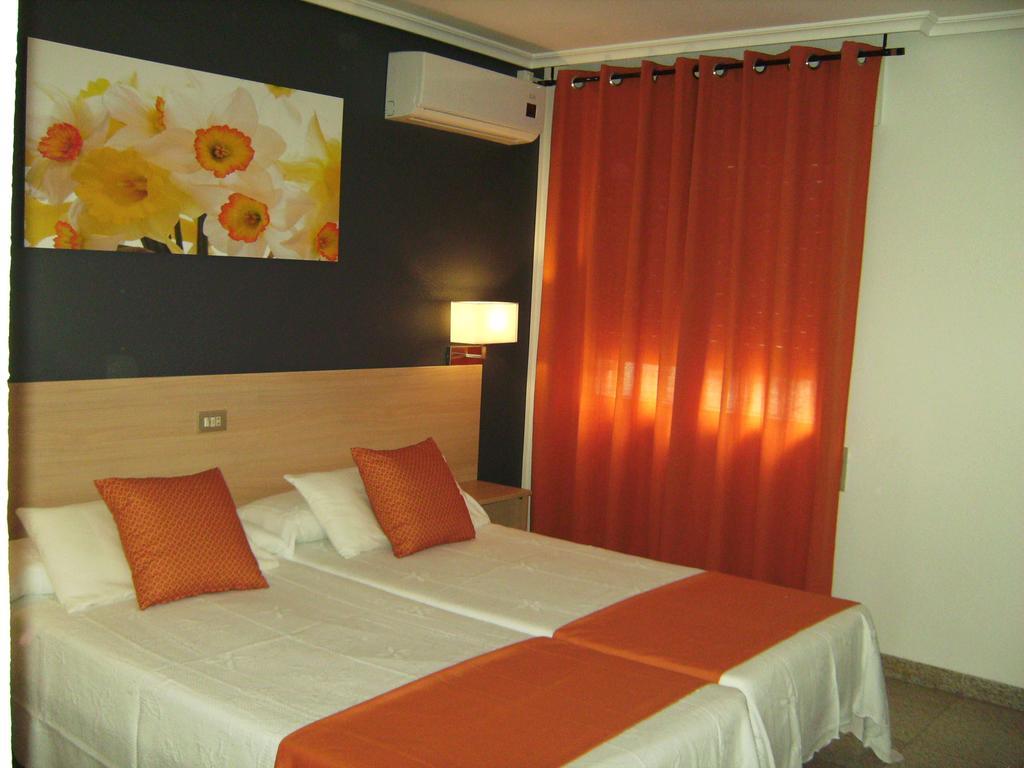 Pension Miami Almazora Room photo